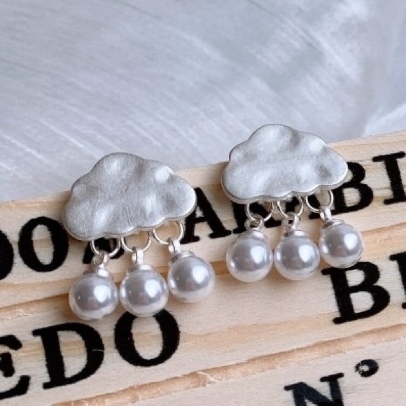 🔥2/$20 Rain Cloud Earrings Raining Earrings Rain Drop Earrings S925 Pin - Picture 2 of 3